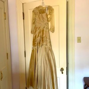 Long evening/ special occasion dress